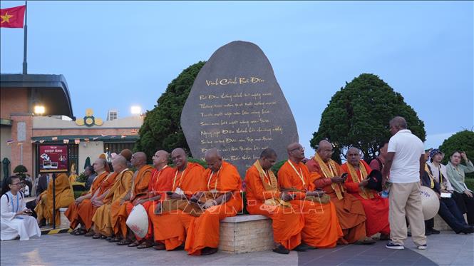 Các đại biểu quốc tế tham dự Đại lễ Phật đản Liên hợp quốc - Vesak 2025 tại Khu du lịch quốc gia núi Bà Đen, tỉnh Tây Ninh. Ảnh: Minh Phú – TTXVN