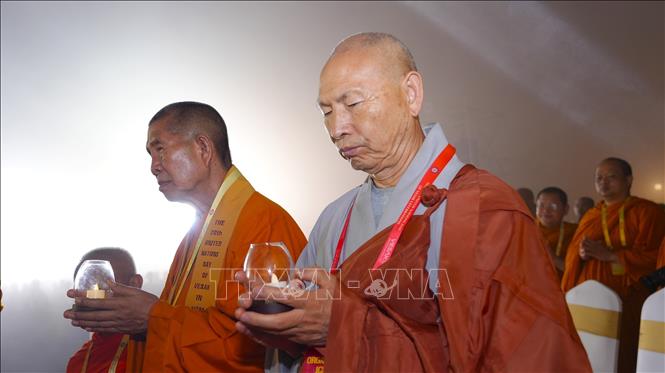 Cầu nguyện trong Lễ cầu nguyện hòa bình thế giới tại đỉnh núi Bà Đen. Ảnh: Minh Phú – TTXVN