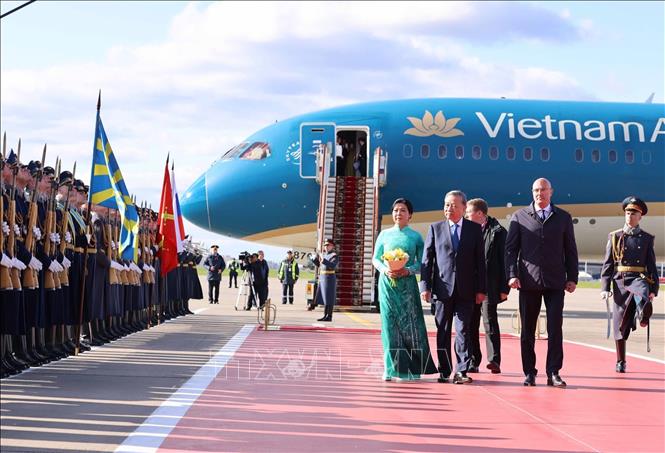 Lễ đón chính thức Tổng Bí thư Tô Lâm và Phu nhân tại sân bay Vnukovo 2, thủ đô Moskva. Ảnh: Thống Nhất – TTXVN