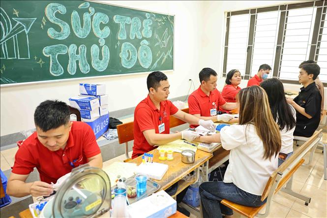 Hoạt đông hiến máu với chủ đề “Sức trẻ Thủ đô” với sự tham gia của hơn 1500 bạn sinh viên từ các trường đại học, cao đẳng trên địa bàn Hà Nội. Ảnh: Minh Đức – TTXVN