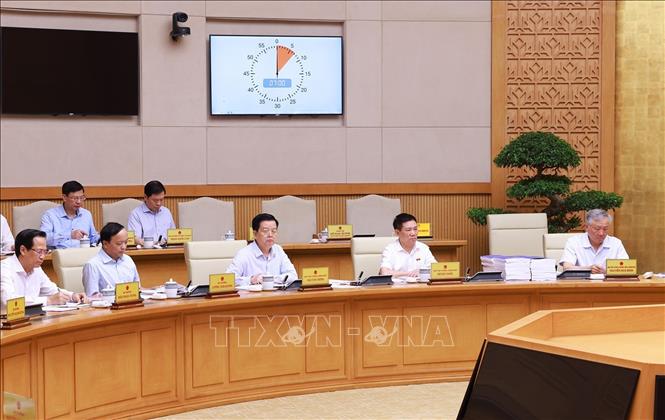 Các Phó Thủ tướng và thành viên Chính phủ tham dự cuộc họp. Ảnh: Dương Giang-TTXVN  