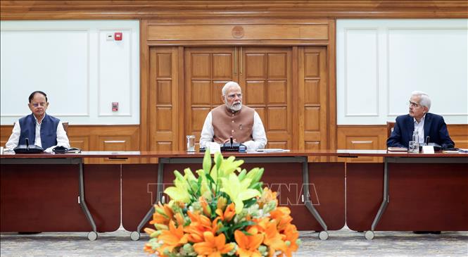 Ngày 8/5/2025, Thủ tướng Ấn Độ Narendra Modi chủ trì cuộc họp cấp cao với lãnh đạo các Bộ, ngành để rà soát công tác chuẩn bị quốc gia và phối hợp liên bộ trong bối cảnh căng thẳng với Pakistan gia tăng. Ảnh: ANI/TTXVN