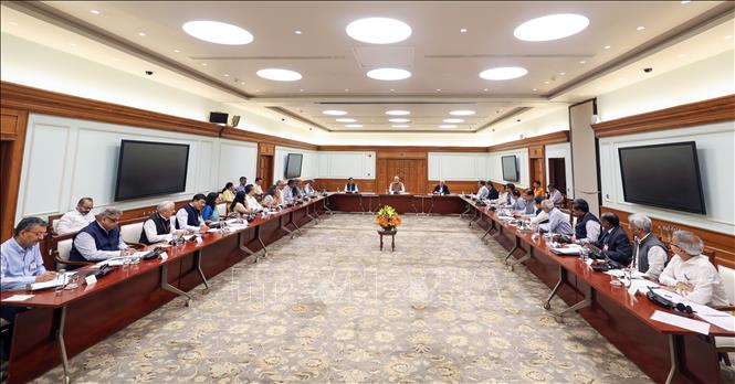 Ngày 8/5/2025, Thủ tướng Ấn Độ Narendra Modi chủ trì cuộc họp cấp cao với lãnh đạo các Bộ, ngành để rà soát công tác chuẩn bị quốc gia và phối hợp liên bộ trong bối cảnh căng thẳng với Pakistan gia tăng. Ảnh: ANI/TTXVN