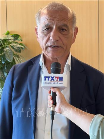 Ông Tony Abboud, Chủ tịch Phòng Thương mại Khu công nghiệp Macquarie và vùng Ryde - cho biết các doanh nghiệp Australia trả lời phỏng vấn phóng viên TTXVN. Ảnh: Văn Linh - PV TTXVN tại Australia