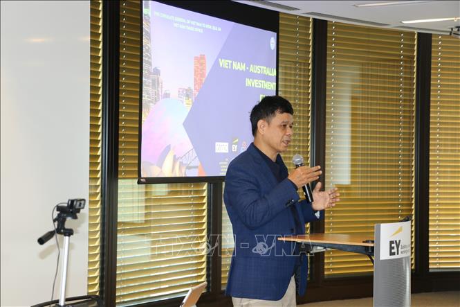 Ông Kiều Huỳnh Sơn, Phó Chủ tịch thường trực Hội Doanh nghiệp Cơ khí - Điện TP Hồ Chí Minh, giới thiệu thế mạnh của các doanh nghiệp Việt Nam. Ảnh: Văn Linh - PV TTXVN tại Australia