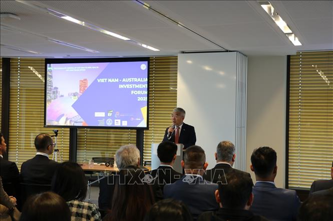 Ông Nguyễn Thanh Tùng, Tổng Lãnh sự Việt Nam phụ trách các bang New South Wales, bang Queensland và bang Nam Australia, phát biểu khai mạc Diễn đàn. Ảnh: Văn Linh - PV TTXVN tại Australia