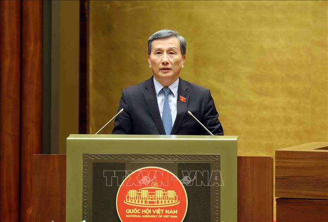 Ủy viên Ủy ban Thường vụ Quốc hội Lê Quang Huy trình bày Báo cáo giải trình, tiếp thu, chỉnh lý dự thảo Luật Công nghiệp công nghệ số. Ảnh: Phạm Kiên - TTXVN