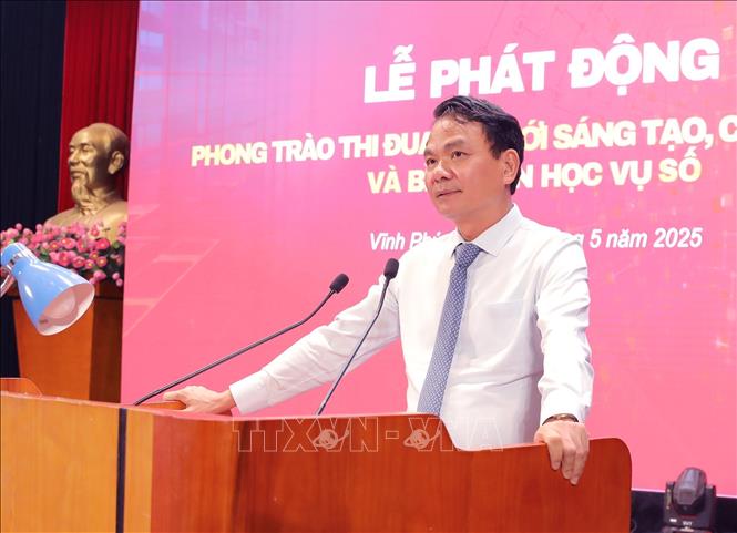Bí thư Tỉnh ủy Vĩnh Phúc Đặng Xuân Phong phát động phong trào thi đua “Đổi mới sáng tạo, chuyển đổi số và Bình dân học vụ số”. Ảnh: Hoàng Hùng -TTXVN