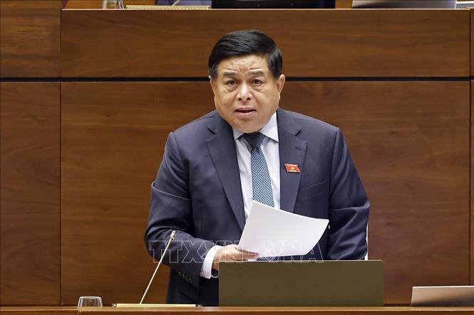 Phó Thủ tướng Chính Nguyễn Chí Dũng giải trình, làm rõ một số vấn đề đại biểu Quốc hội nêu. Ảnh: Doãn Tấn - TTXVN