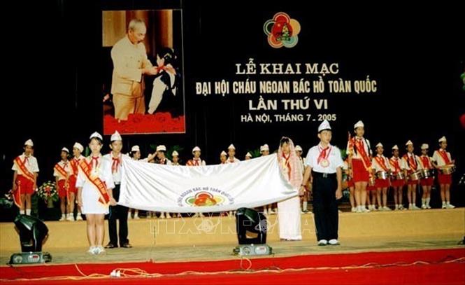 Lễ khai mạc Đại hội Cháu ngoan Bác Hồ lần thứ VI (Hà Nội, 2005). Ảnh: Đình Trân - TTXVN