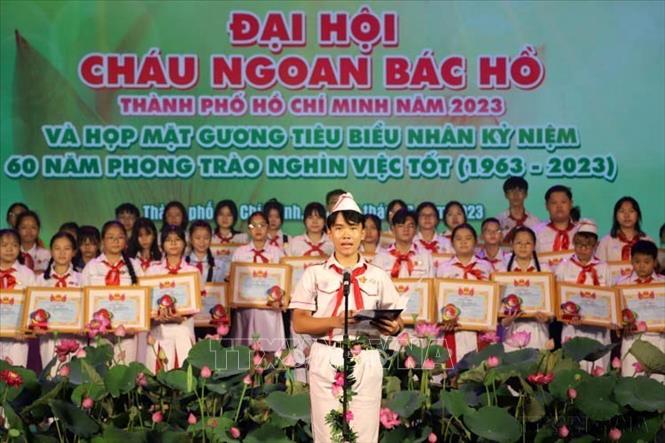 Em Nguyễn Hoàng Thắng, Liên đội Trưởng Liên đội trường THCS Bình Trị Đông (Quận Bình Tân), Chủ tịch Hội đồng trẻ em Thành phố kỳ họp thứ 11 đại diện đại biểu Cháu ngoan Bác Hồ phát biểu tại chương trình Tuyên dương Cháu ngoan Bác Hồ Thành phố Hồ Chí Minh năm 2023. Ảnh: Hồng Giang - TTXVN
