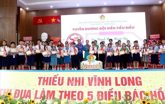 Tuyên dương thiếu nhi đạt danh hiệu Cháu ngoan Bác Hồ cấp tỉnh giai đoạn 2020 – 2025 tại Đại hội Cháu ngoan Bác Hồ tỉnh Vĩnh Long thứ X năm 2025 (30/3/2025) Ảnh: Lê Thúy Hằng – TTXVN