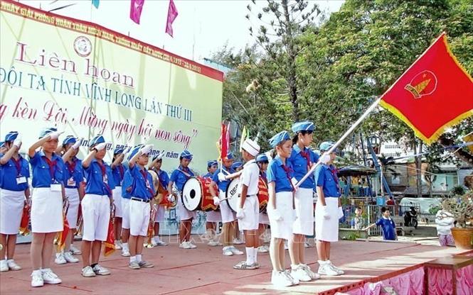  Đội trống kèn huyện đoàn Bình Tân tham gia trình diễn tại Liên hoan “Tiếng kèn Đội ta” tỉnh Vĩnh Long lần thứ III-năm 2015, chào mừng kỷ niệm 40 năm ngày Giải phóng miền Nam, thống nhất đất nước (30/4), kỷ niệm Ngày Giỗ tổ Hùng Vương; hướng tới kỷ niệm 125 năm Ngày sinh Bác Hồ (19/5) và chào mừng Đại hội Cháu ngoan Bác Hồ tỉnh Vĩnh Long lần thứ X. Ảnh: Thế Anh-TTXVN