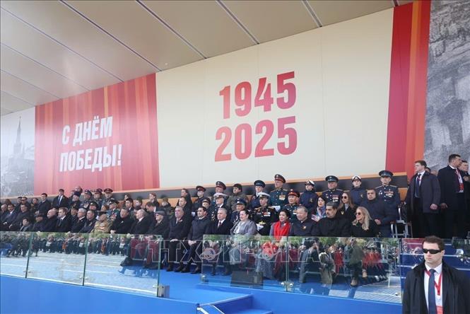 General Secretary of the Communist Party of Vietnam Central Committee To Lam, his spouse and world leaders at the military parade. VNA Photo: Thống Nhất 