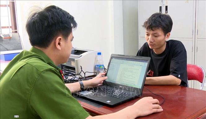 Đối tượng Vũ Văn Hải (sinh năm 1995, trú tại phường Hải Yên, thành phố Móng Cái) tại cơ quan Công an. Ảnh: Công an tỉnh Quảng Ninh/TTXVN phát  
