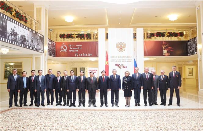 Tổng Bí thư Tô Lâm và Chủ tịch Hội đồng Liên bang, Quốc hội LB Nga Valentina Matviyenko cùng các đại biểu chụp ảnh chung. Ảnh: Thống Nhất – TTXVN
