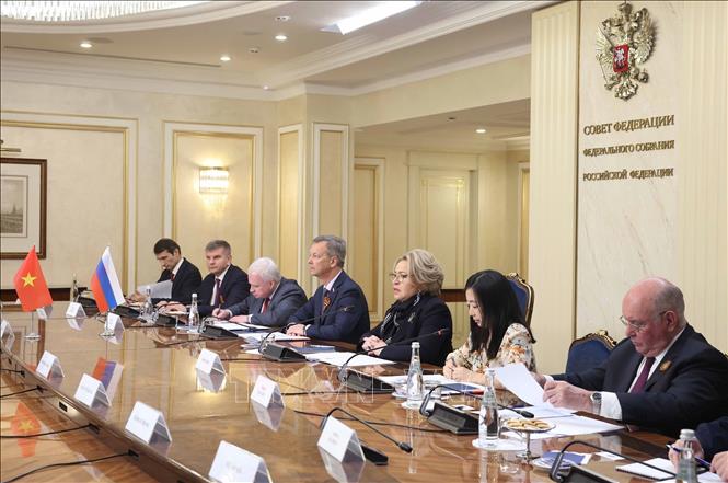 Chủ tịch Hội đồng Liên bang Valentina Matviyenko và đoàn Liên bang Nga tại cuộc hội kiến Tổng Bí thư Tô Lâm. Ảnh: Thống Nhất – TTXVN
