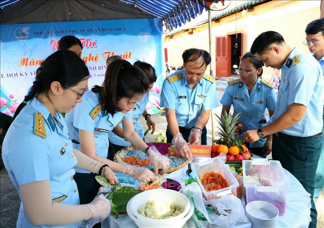 Hội thi mâm xôi nghệ thuật. Ảnh: Ánh Tuyết - TTXVN