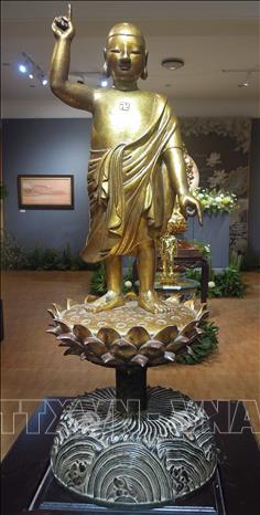 Tượng Phật thời Nguyễn mang đậm dấu ấn Phật giáo Việt Nam đang được trung bày tại Trung tâm Văn hóa Phật giáo Liễu Quán (15A, Lê Lợi, thành phố Huế). Ảnh: Kha Phạm – TTXVN.