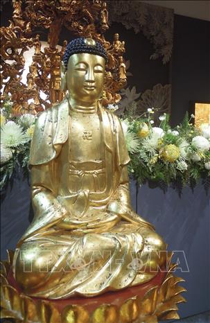 Tượng Phật tổ mang đậm dấu ấn Phật giáo Việt nam đang được trung bày tại Trung tâm Văn hóa Phật giáo Liễu Quán (15A, Lê Lợi, thành phố Huế). Ảnh: Kha Phạm – TTXVN.