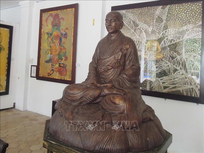 Pho tượng chân dung đầu tiên của Đức Tổ Liễu Quán đang được trưng bày tại Gallery của Họa sỹ Nguyễn Thị Huệ, trên đường Lê Ngô Cát, thành phố Huế. Ảnh: Kha Phạm