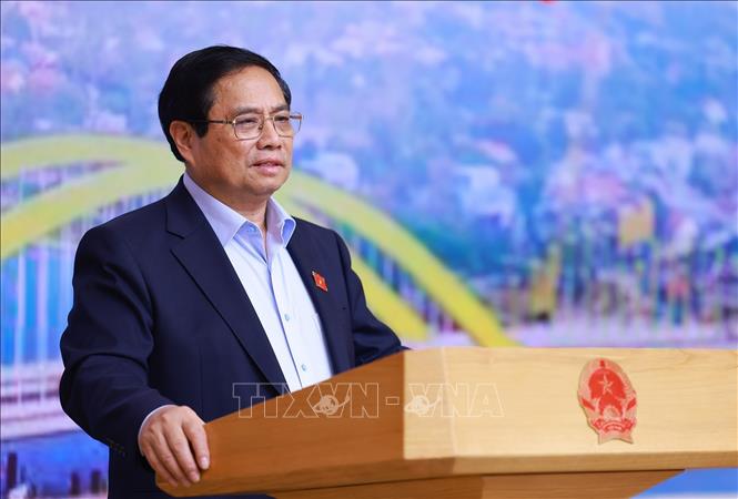 Thủ tướng Phạm Minh Chính chủ trì Phiên họp thứ 17 của Ban Chỉ đạo nhà nước các công trình, dự án quan trọng quốc gia, trọng điểm của ngành giao thông vận tải. Ảnh: Dương Giang-TTXVN  
