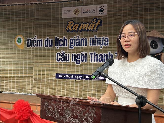 Giám đốc Dự án “Huế - đô thị giảm nhựa ở miền Trung Việt Nam” Hoàng Ngọc Tường Vân phát biểu tại buổi lễ. Ảnh: Mai Trang - TTXVN 