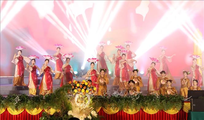 Một tiết mục văn nghệ đặc sắc tại Đại lễ Phật đản. Ảnh: Đức Phương - TTXVN
