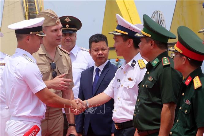 Lễ đón Đội tàu Hải quân Nga đến thăm thành phố Đà Nẵng. Ảnh: Trần Lê Lâm – TTXVN 