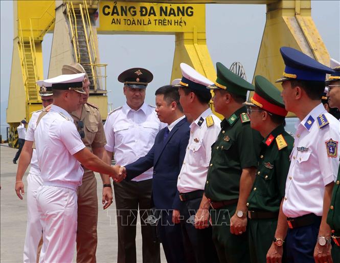 Lễ đón Đội tàu Hải quân Nga đến thăm thành phố Đà Nẵng. Ảnh: Trần Lê Lâm – TTXVN 