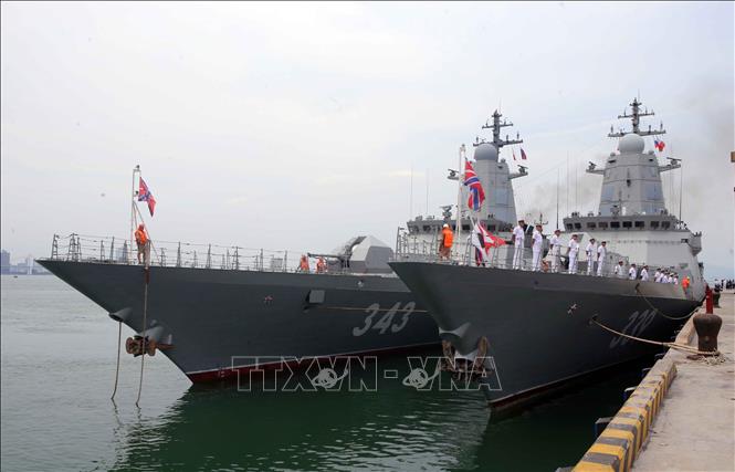 The corvettes Rezky and Hero of the Russian Federation Aldar Tsydenzhapov dock at Tien Sa port. VNA Photo: Trần Lê Lâm