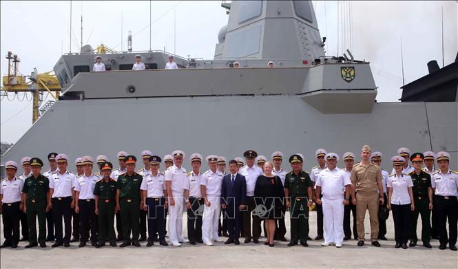 The fleet is welcomed by representatives from the Coast Guard Region 2 Command, the Da Nang city People’s Committee, the Military Region 5 Command and competent agencies. VNA Photo: Trần Lê Lâm