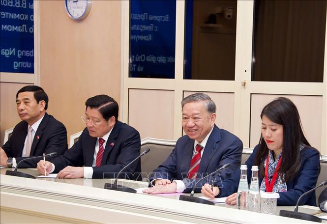 Party General Secretary To Lam and the Vietnamese delegation at the meeting. VNA/Photo by courtesy
