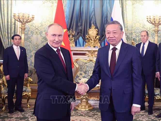 Tổng Bí thư Tô Lâm hội đàm hẹp với Tổng thống Nga Vladimir Putin. Ảnh: Thống Nhất - TTXVN 
