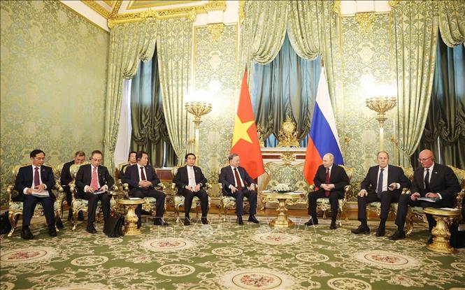 Tổng Bí thư Tô Lâm hội đàm hẹp với Tổng thống Nga Vladimir Putin. Ảnh: Thống Nhất - TTXVN


