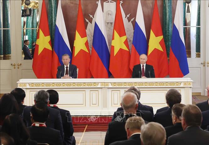 Tổng Bí thư Tô Lâm và Tổng thống LB Nga Vladimir Putin phát biểu với báo chí. Ảnh: Thống Nhất - TTXVN 