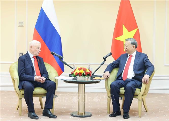 Party General Secretary To Lam meets with SR Chairman Sergey Mironov. VNA Photo: Thống Nhất