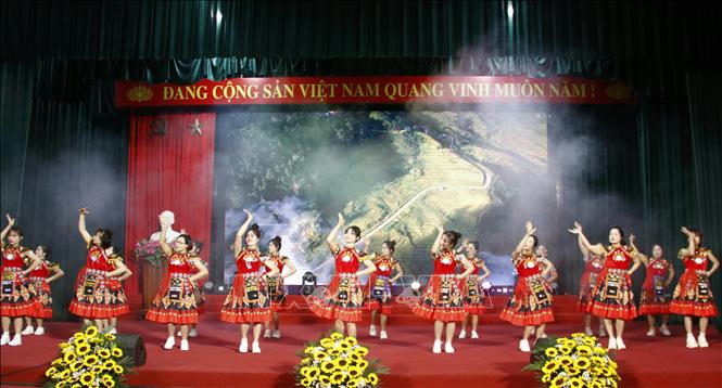 Tiết mục dân vũ thể thao do công nhân, viên chức, người lao động biểu diễn. Ảnh: Đồng Thúy-TTXVN