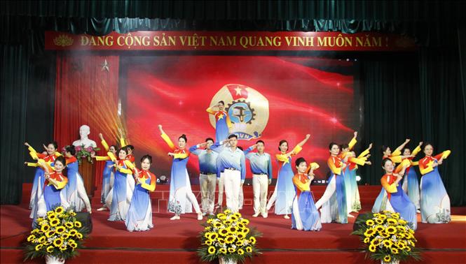 Tiết mục dân vũ thể thao do công nhân, viên chức, người lao động biểu diễn. Ảnh: Đồng Thúy-TTXVN