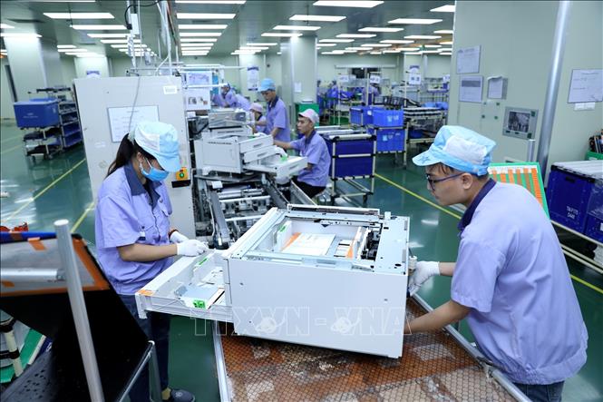 Công ty TNHH Công nghiệp chính xác EVA; vốn đầu tư của Hồng Kông (Trung Quốc) tại khu công nghiệp; đô thị VSIP Hải Phòng; chuyên sản xuất linh kiện điện tử cho máy văn phòng. Ảnh: Danh Lam – TTXVN