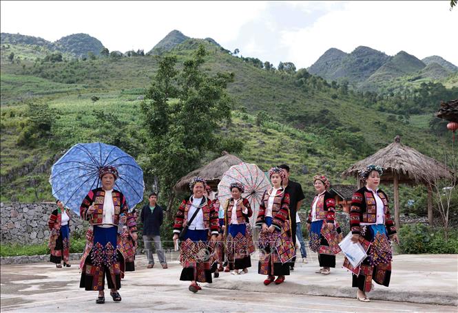 The attire of Lo Lo Hoa women in Meo Vac town, Hà Giang. VNA Photo: Trần Việt