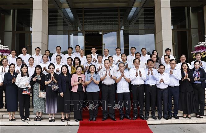 Chủ tịch Quốc hội Trần Thanh Mẫn với đại biểu. Ảnh: Doãn Tấn - TTXVN