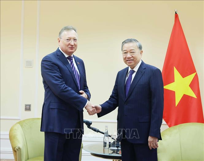 Party General Secretary To Lam and General Director Kudryashov Sergei Ivanovich of Russian oil and gas company Zarubezhneft. VNA Photo: Thống Nhất