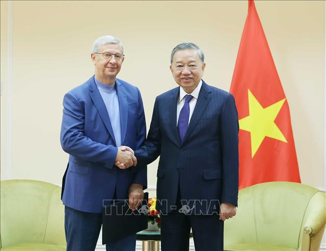 Party General Secretary To Lam meets Vladimir Yevtushenkov, founder of AFK Sistema, a large Russian conglomerate company. VNA Photo: Thống Nhất