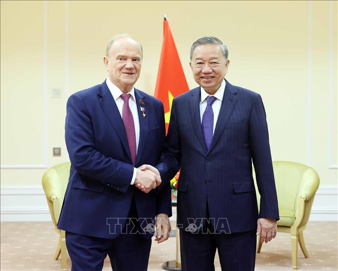 Party General Secretary To Lam meets General Secretary of the Communist Party of the Russian Federation Gennady Zyuganov. VNA Photo: Thống Nhất