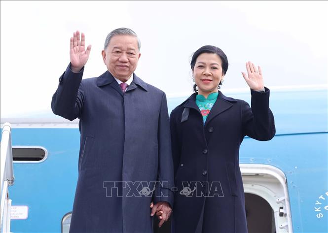 Tổng Bí thư Tô Lâm và Phu nhân đến thủ đô Minsk, bắt đầu chuyến thăm cấp Nhà nước tới Cộng hòa Belarus. Ảnh: Thống Nhất – TTXVN