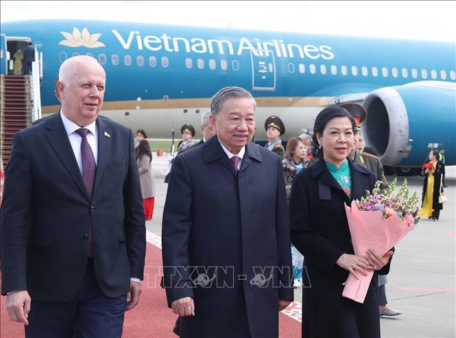 Tổng Bí thư Tô Lâm và Phu nhân đến thủ đô Minsk, bắt đầu chuyến thăm cấp Nhà nước tới Cộng hòa Belarus. Ảnh: Thống Nhất – TTXVN