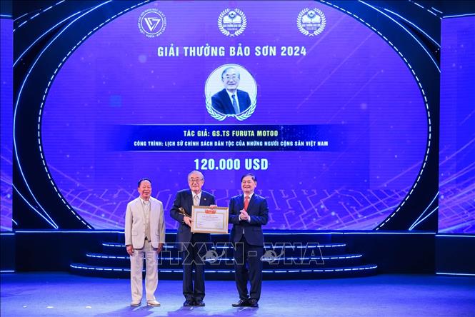 GS.TS Furuta Motoo với Công trình 