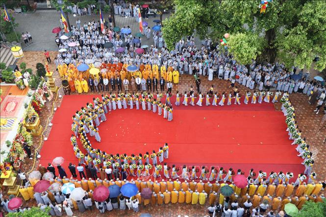 Đại lễ Phật đản Phật lịch được tổ chức theo nghi thức truyền thống của Phật giáo tại cố đô Huế. Ảnh: Tường Vi - TTXVN
