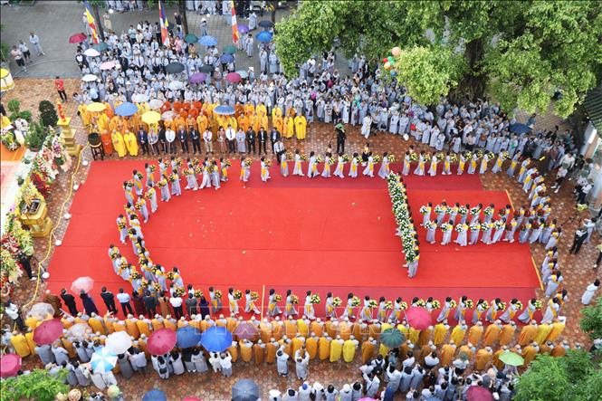 Đại lễ Phật đản được tổ chức theo các nghi thức truyền thống của Phật giáo ở cố đô Huế. Ảnh: Tường Vi - TTXVN